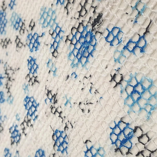 PRINTED COTTON LACE CUBE DESIGN WHITE AND BLUE
