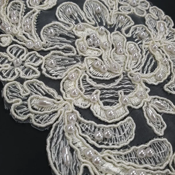 BP-J18C-2.webp BRIDAL PATCH BEADED CREAM(90177BP)