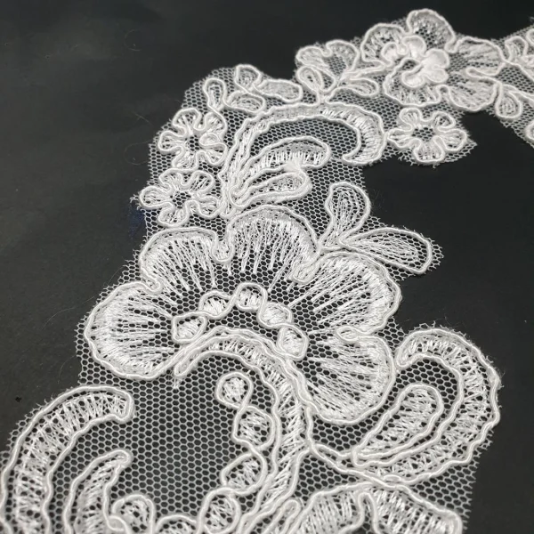 BP-J5I-2.webp BRIDAL PATCH IVORY