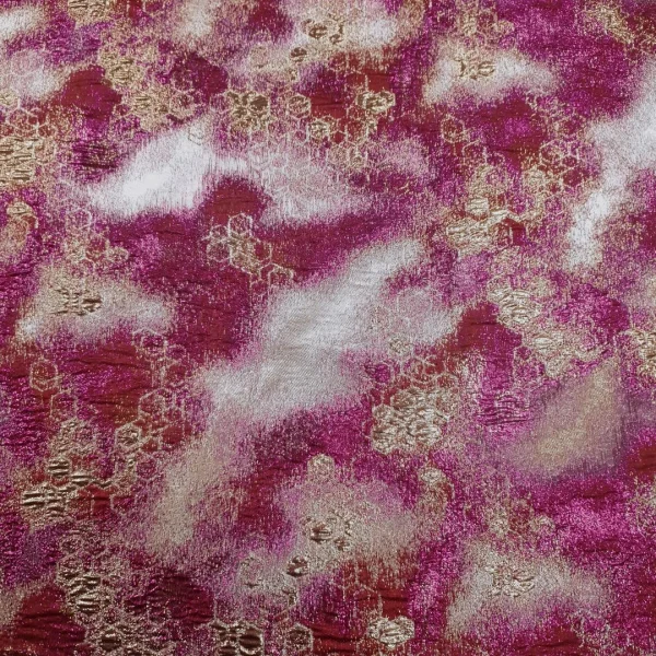 BROC3D-BOT1.CG-1.webp BROCADE 3D BOTANICAL1 CERISE n GOLD
