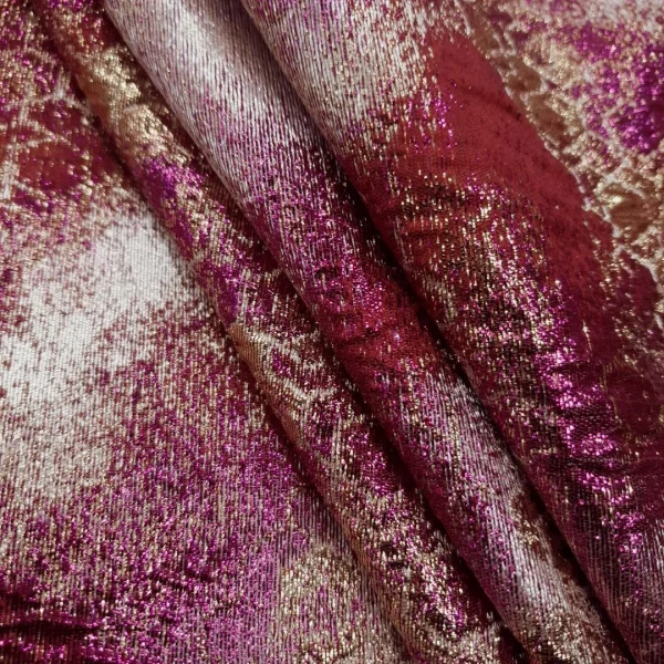 BROC3D-BOT1.CG-3.webp BROCADE 3D BOTANICAL1 CERISE n GOLD