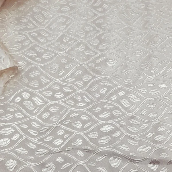 BROCADE PUFF EMBOSSING CREAM1 STONE DESIGN