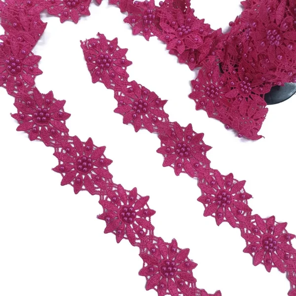 FLOWER TRIM IWTH DAISY DIAMANTE CERISE