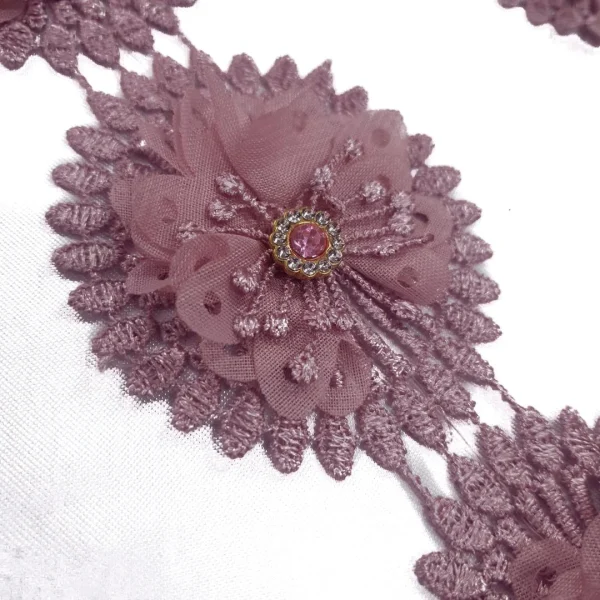 FLOWER TRIM IWTH DAISY DIAMANTE DUSTY PINK