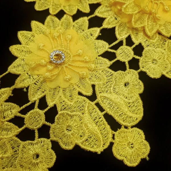 FT2-D6-YELL-2.webp FANCY TRIM 3D DAISY DIAMANTE