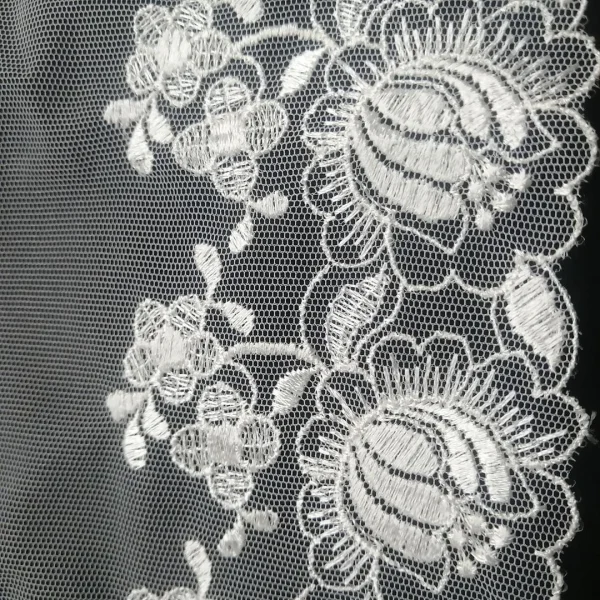 FTF-CRM-1.webp FANCY TRIM CHANTILLY FLORAL