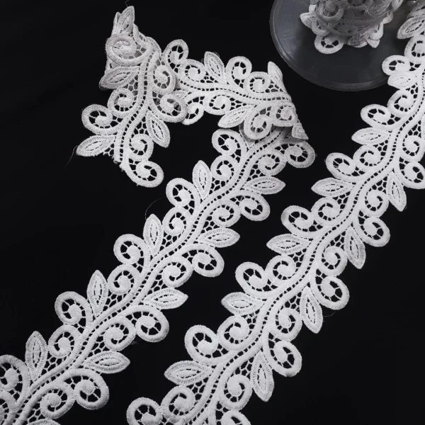 GUIPPOIRE BRIDAL  DBL SCALLOPED PAISLY  WHITE