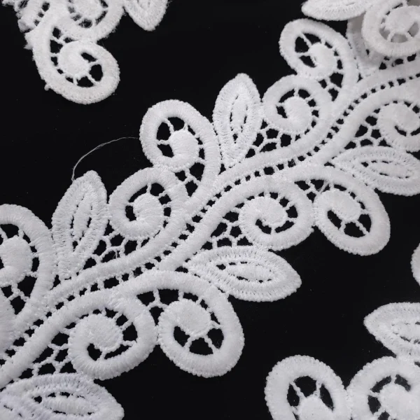 GUIPPOIRE BRIDAL  DBL SCALLOPED PAISLY  WHITE