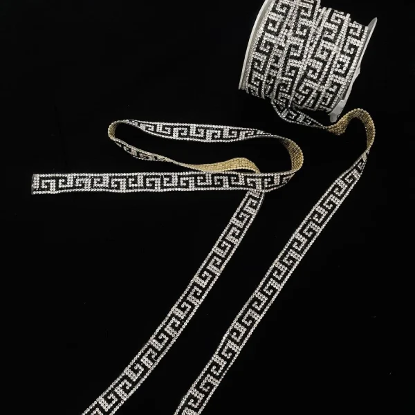 IOCT-03.SB-1.webp IRON ON TRIM DIAMANTE SILVER WITH BLACK