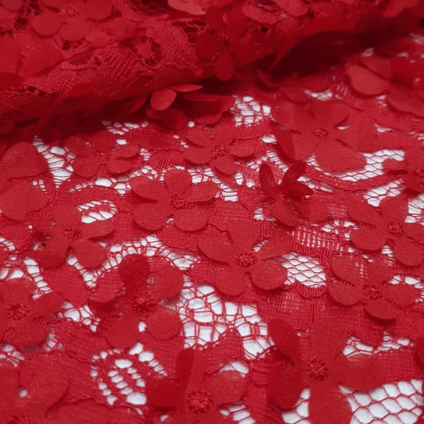 LACE CORDED APPLIQUE DAISY RED