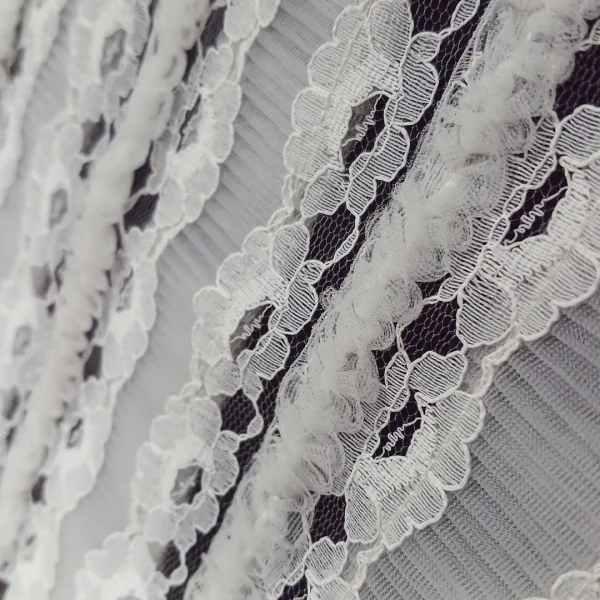 LACECORD-IVRY-2.webp LACE CORDION-STRIPE IVORY