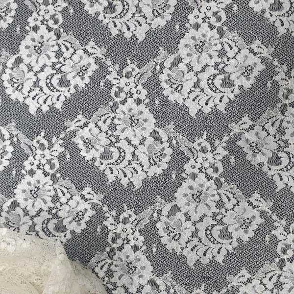 LACE  METALIC FLORAL CREAM