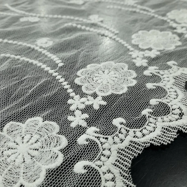 MESHBCD4-IVRY-2.webp MESH WITH SCALLOPED BORDER IVORY