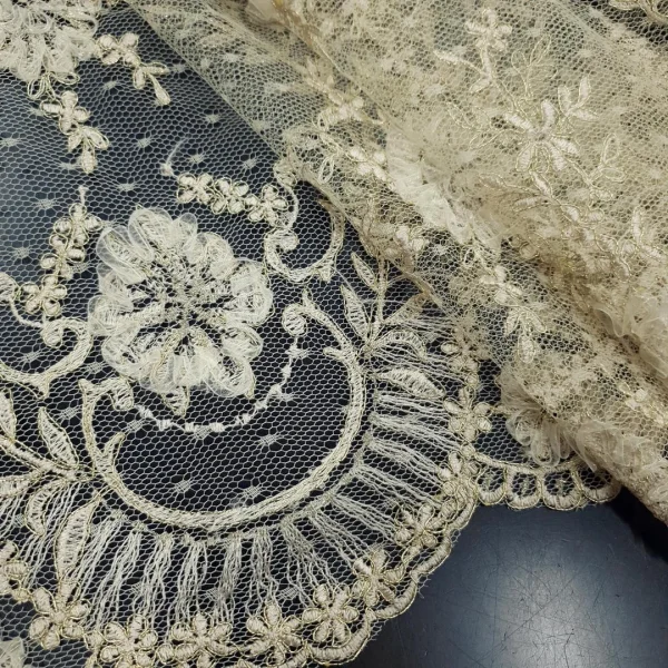 MESH LACE WITH RIBBON SQUARE EMBROIDERY BEIGE