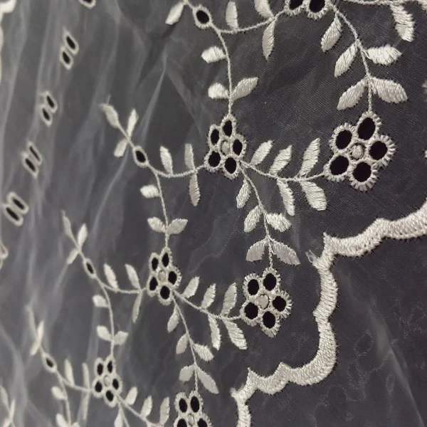 ORGANDY  ANG-LACE LOOK CREA,