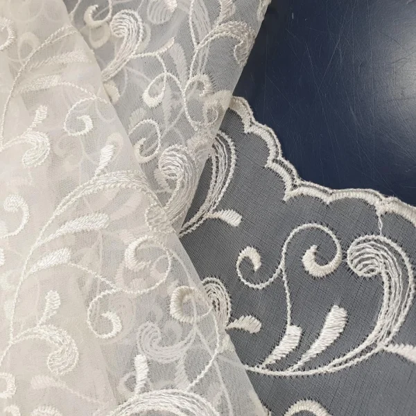 ORGANZA SMALL FLORAL EMBROIDERY CREAM