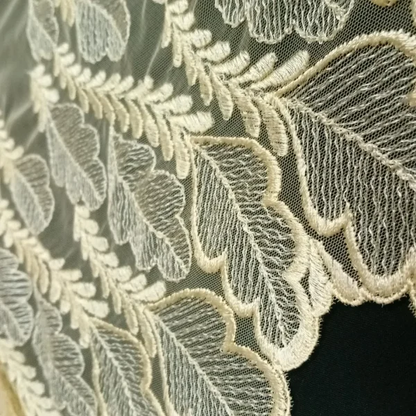 TULEBD-FCRM-2.webp TULLE BORDER FEATH CREAM