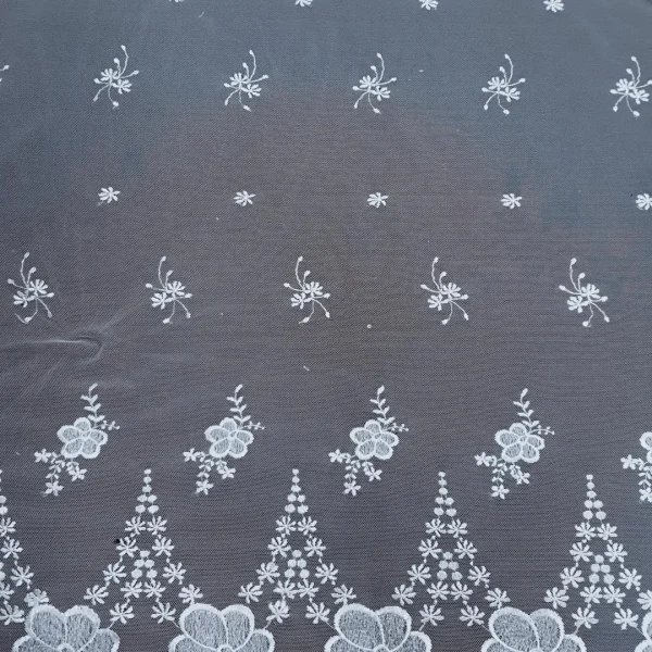 TULEBE-DAIS.SKY-1-2.webp TULLE BORDER EMBORIDERY DAISY SKY BLUE