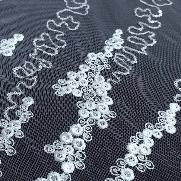 TULLE FLAME BALL EMBORIDERY SPANGL WHT