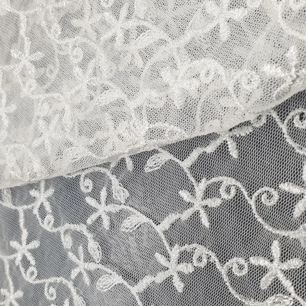 TULLE EMBORIDERED FOILED SMALL FLORAL WHITE